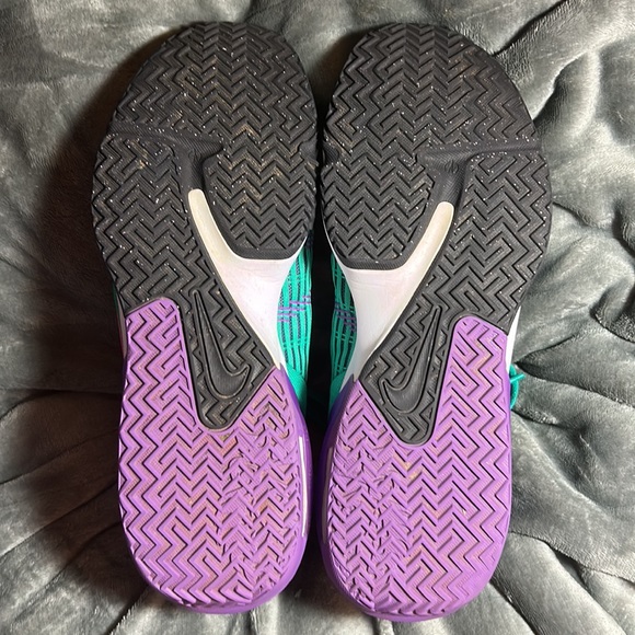 Men’s Nike Lebron Emerald Witness VI Basketball Shoe, Sz 13, Model CZ4052-300 - Picture 7 of 8